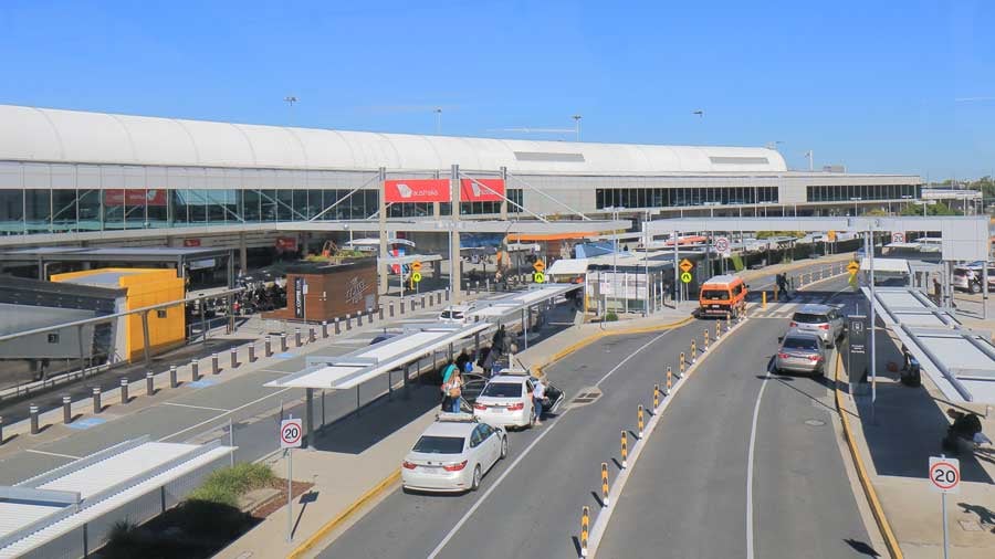Brisbane airport drop off zone